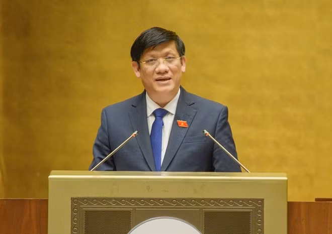 Bộ trưởng Nguyễn Thanh Long thừa ủy quyền Thủ tướng Chính phủ trình bày tờ trình.
