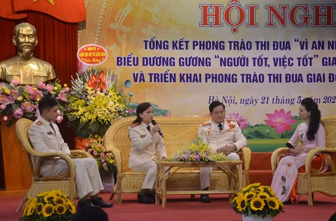 Các điển hình tiên tiến giao lưu tại hội nghị.