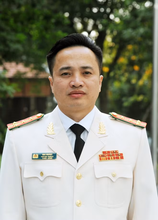 Đại tá, Anh hùng LLVTND Mai Hoàng.