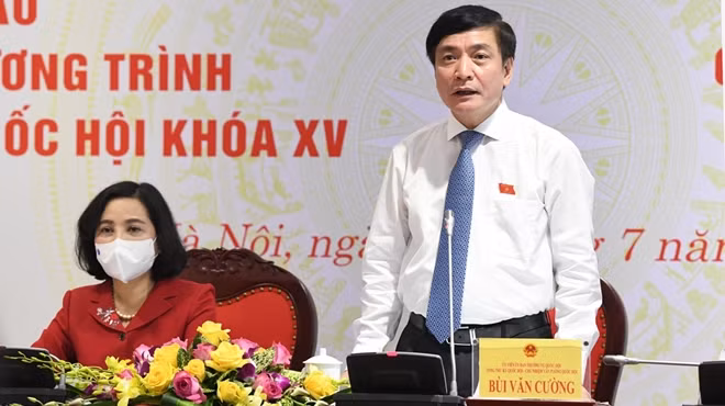 Tổng Thư ký Quốc hội Bùi Văn Cường phát biểu tại họp báo.