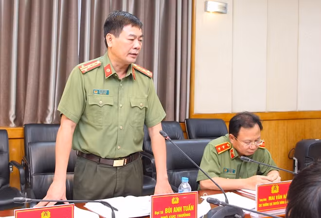 Đại tá Bùi Anh Tuấn phát biểu tại buổi làm việc.