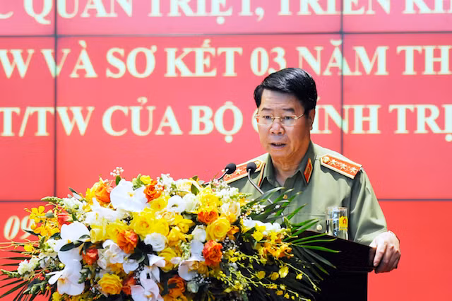 Thứ trưởng Bùi Văn Nam quán triệt Nghị quyết số 51 và trình bày tóm tắt dự thảo Báo cáo sơ kết 3 năm thực hiện Chỉ thị số 12.
