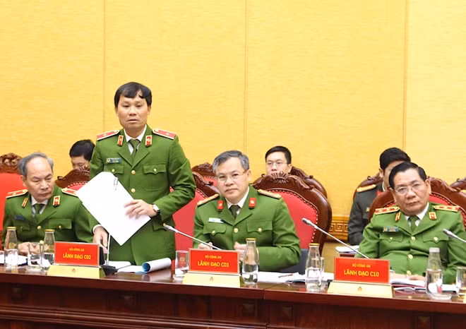 Các đại biểu thảo luận tại hội nghị.