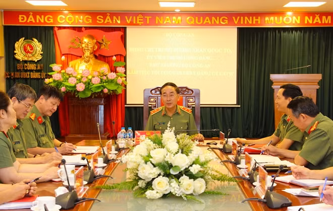 Thứ trưởng Trần Quốc Tỏ phát biểu chỉ đạo tại buổi làm việc.