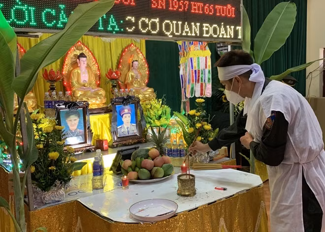 Thượng úy Lê Nhữ Hoàng chịu tang bà nội và bố nơi tâm dịch Bắc Giang.