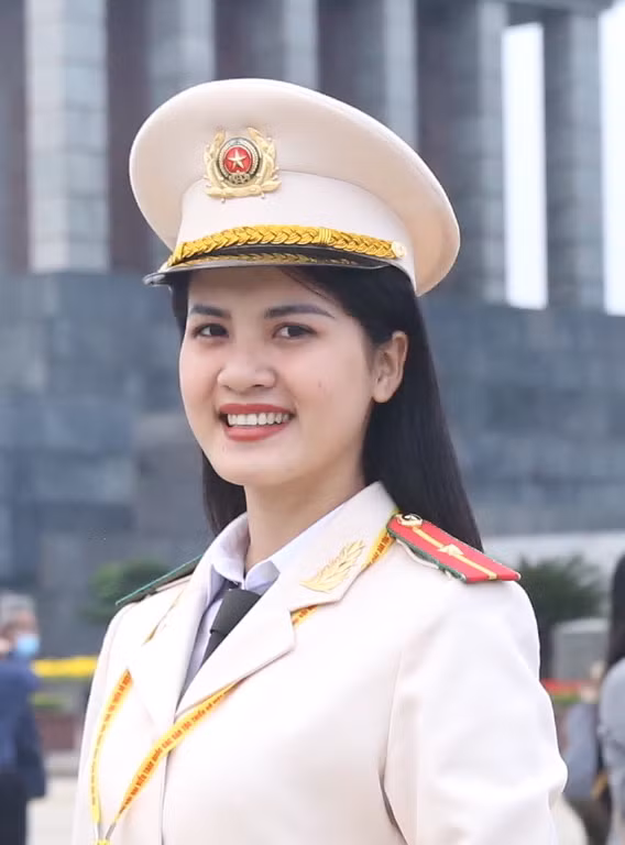 Thiếu úy Dương Thị Ngọc Thoa. Thiếu úy Dương Thị Ngọc Thoa.