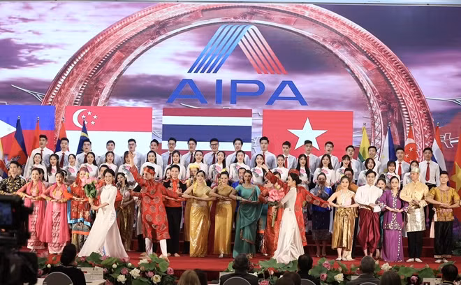 Chương trình nghệ thuật chào mừng Lễ khai mạc.