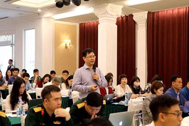TS. Nguyễn Hải Long truyền đạt nội dung tại lớp tập huấn.