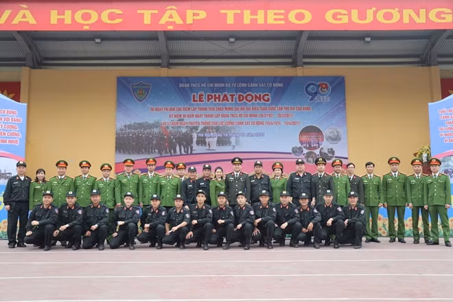 Các đại biểu dự lễ phát động.