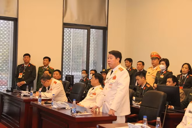 Thứ trưởng Bùi Văn Nam phát biểu tại buổi kiểm tra.
