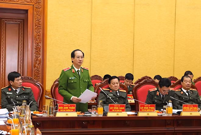 Các đại biểu thảo luận tại phiên họp.