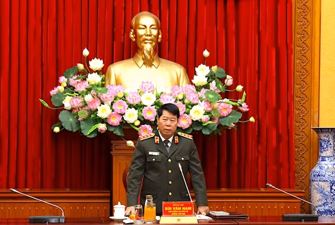 Thứ trưởng Bùi Văn Nam phát biểu chỉ đạo tại phiên họp.