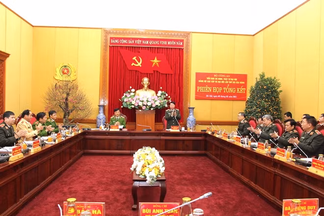 Toàn cảnh phiên họp.