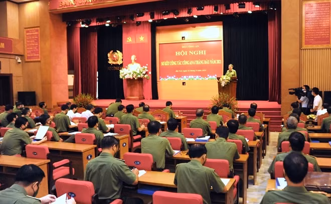 Toàn cảnh hội nghị.