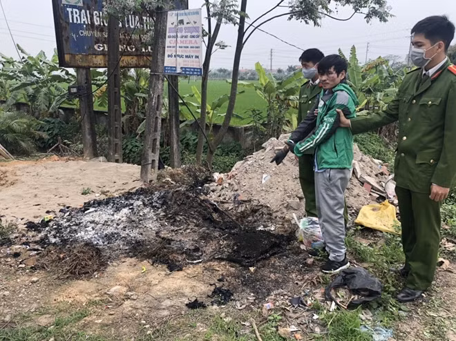 Đối tượng được dẫn giải thực nghiệm hiện trường.