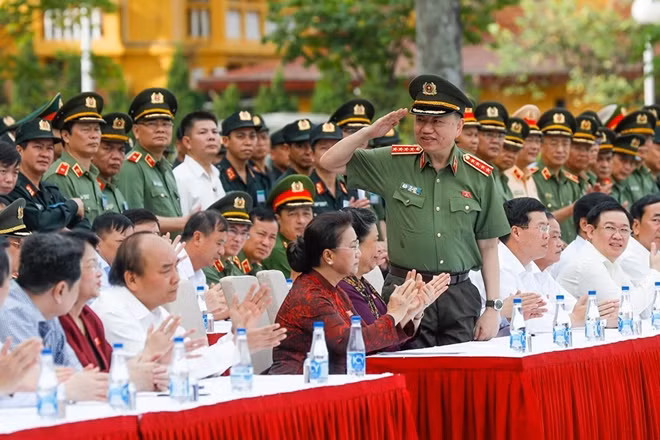 Bộ trưởng Tô Lâm chủ trì buổi lễ.