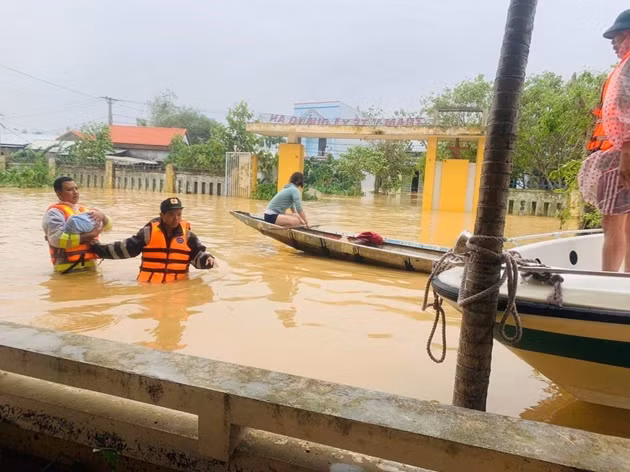 Mưa lớn gây ngập lụt cục bộ nhiều khu vực dân cư Quảng Bình ảnh 8