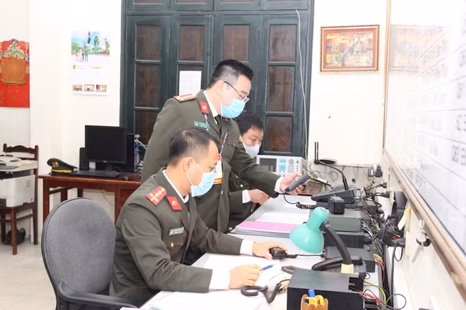 CBCS Cục Viễn thông và Cơ yếu ứng trực tại đơn vị.
