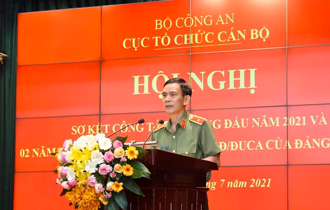 Thiếu tướng Hoàng Đức Lừng phát biểu tại hội nghị.
