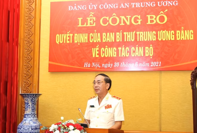 Thứ trưởng Trần Quốc Tỏ phát biểu nhận nhiệm vụ.