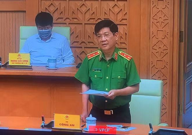 Thứ trưởng Nguyễn Văn Sơn phát biểu tại cuộc họp.