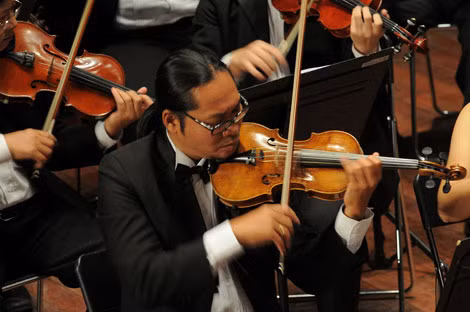 Nghệ sĩ Tăng Thành Nam hội ngộ khán giả với cây đàn violin quen thuộc vào tối 19/12.