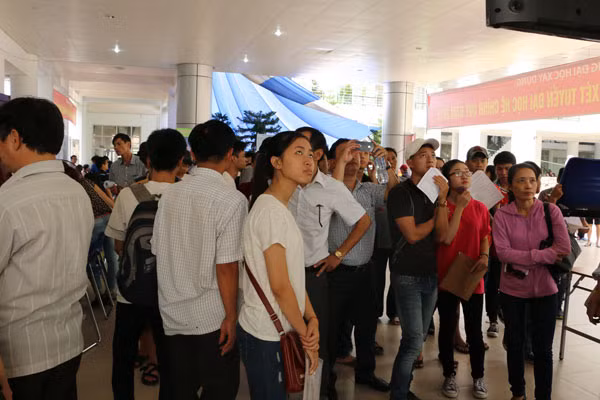 Tại Trường Đại học Xây dựng, thí sinh, phụ huynh theo dõi thông tin chỉ tiêu và điểm chuẩn để có quyết định chính xác.