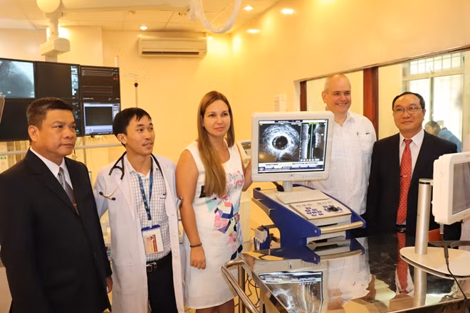 Các bác sĩ trong đoàn công tác đã trực tiếp trao đổi chuyên môn với bác sĩ BV 30-4.