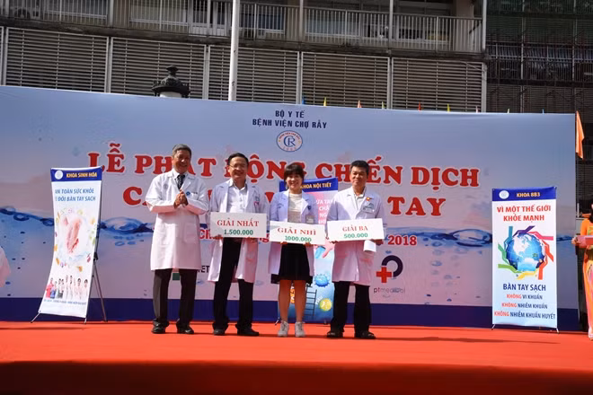 Các đơn vị đạt giải can nhất về nội dung "Tuân thủ vệ sinh tay cao nhất ở cả nhóm BS và điều dưỡng".