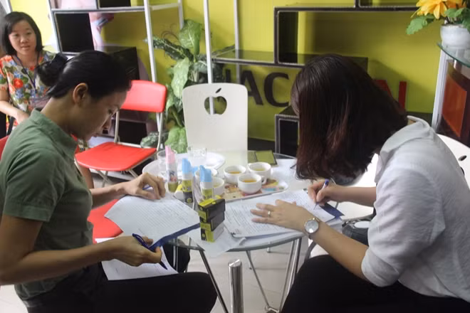 Đoàn thanh tra TPHCM làm việc với chủ các cơ sở.