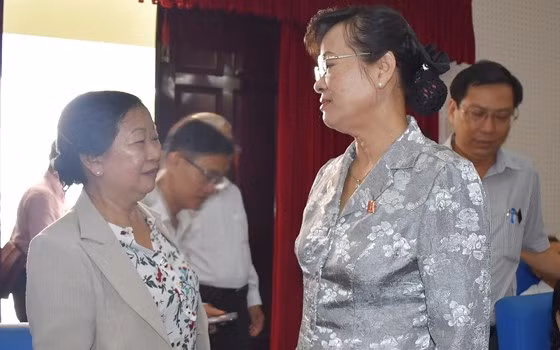 ĐBQH Nguyễn Thị Quyết Tâm trao đổi với cử tri quận Thủ Đức ĐBQH Nguyễn Thị Quyết Tâm trao đổi với cử tri quận Thủ Đức