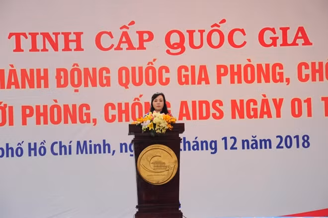 Bộ trưởng Bộ Y tế Nguyễn Thị Kim Tiến phát biểu tại lễ Mít tinh diễn ra tại TP HCM sáng 1-12.