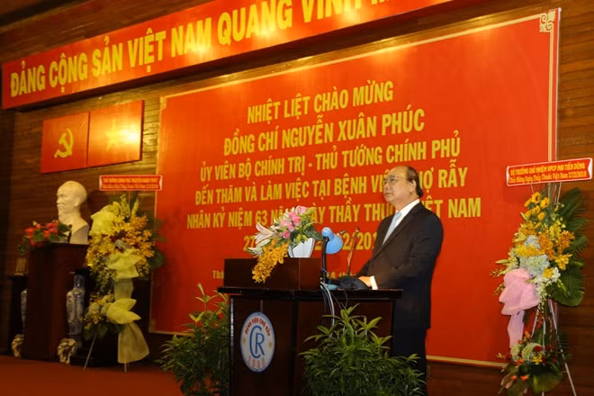 Thủ tướng Nguyễn Xuân Phúc phát biểu tại buổi gặp gỡ các bác sĩ BV Chợ Rẫy.