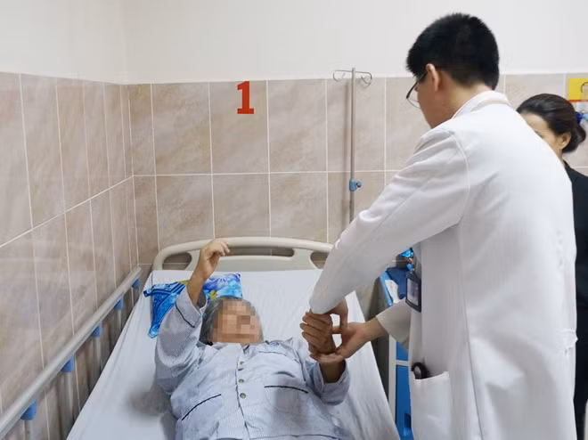 Bệnh nhân sẽ được tập vật lý trị liệu sau ca phẫu thuật thành công