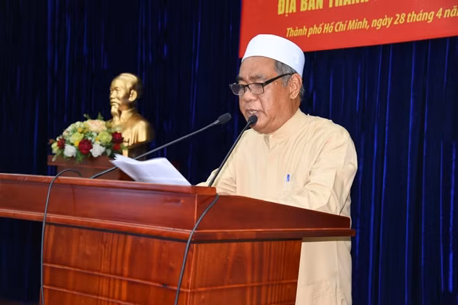 Ông Lý Du Sô đại diện cộng đồng Hồi giáo lên phát biểu.
