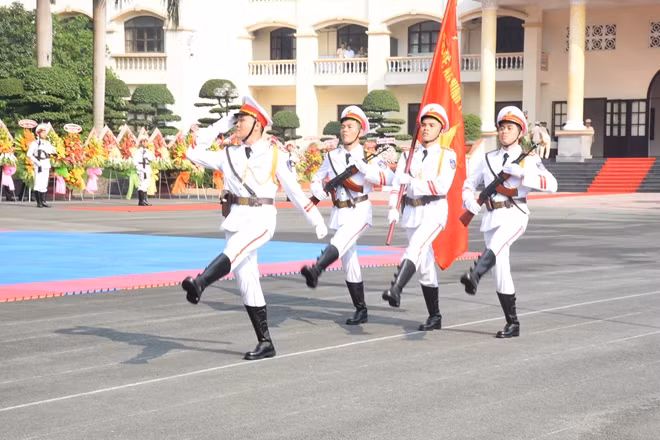 Những hình ảnh đẹp, trang nghiêm trong lễ Duyệt đội ngũ của nhà trường.