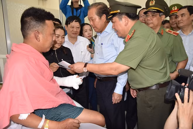 Phó Thủ tướng động viên anh Trần Tuấn Thanh