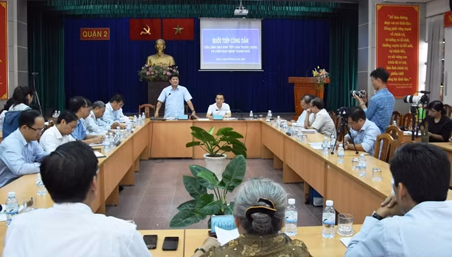 Buổi tiếp xúc với người dân tại quận 2.