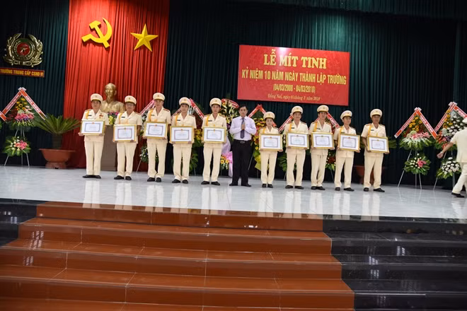 Các cá nhân và tập thể Nhà trường nhận được Bằng khen của Bộ Công an và UBND tỉnh Đồng Nai trao tặng.