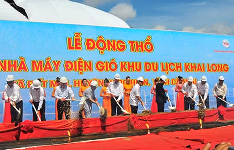 Thủ tướng Nguyễn Tấn Dũng dự Lễ thông xe cầu Hòa Trung và đoạn Năm Căn- Đất Mũi ảnh 6