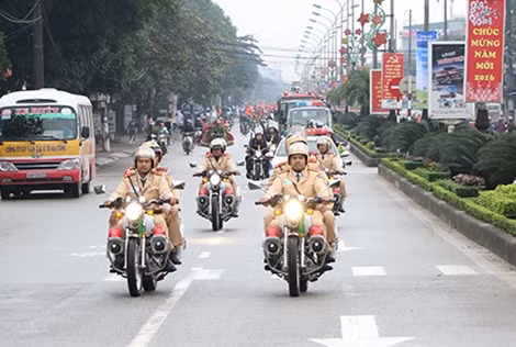 Các lực lượng diễu hành biểu dương lực lượng trong Lễ ra quân.
