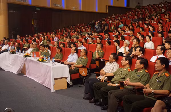 Các đại biểu dự lễ bế mạc.