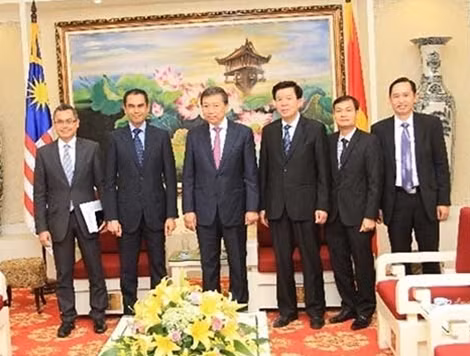 Bộ trưởng Tô Lâm, Đại sứ Zamruni Khalid và các đại biểu tại buổi tiếp. (Ảnh: Khổng Hà).