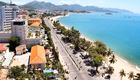 Du lịch biển hút khách trong ngày hè.