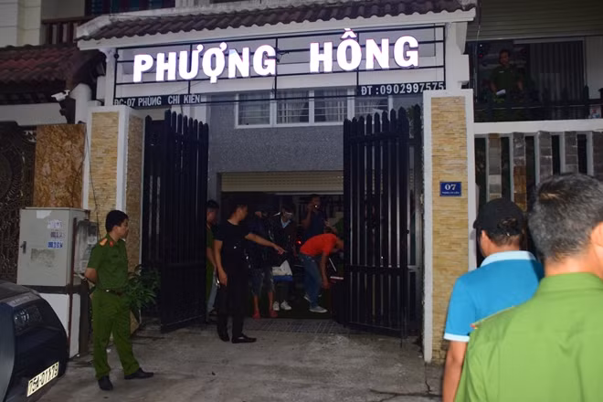 Nhà nghỉ Phượng Hồng, địa điểm tổ chức cho các con nghiện sử dụng trái phép chất ma túy.