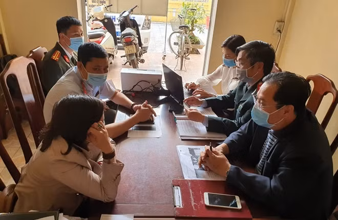 Bà H. tại buổi làm việc với cơ quan chức năng tỉnh Thừa Thiên Huế.