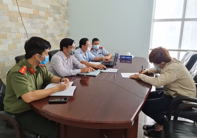 Quản trị Fanpage THỪA THIÊN HUẾ tại buổi làm việc với cơ quan chức năng.
