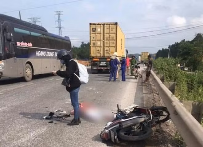 Hiện trường vụ TNGT.