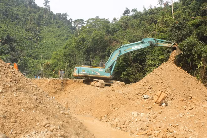 Lực lượng CNCH đã đào bới hơn 30.000 khối đất đá nhưng vẫn không tìm thấy thêm thi thể nạn nhân nào.