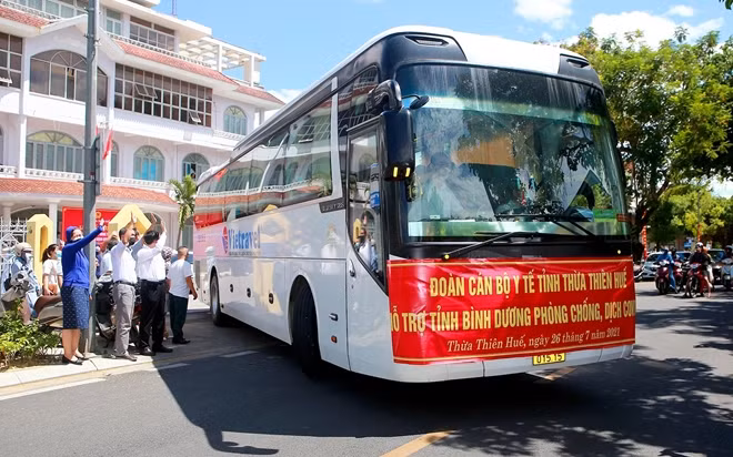Đoàn cán bộ y tế tỉnh Thừa Thiên Huế chi viện, hỗ trợ tỉnh Bình Dương chống dịch COVID-19.
